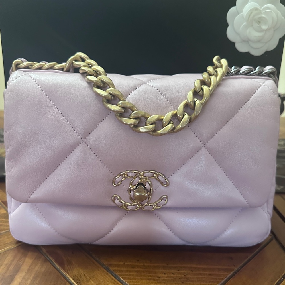 <SOLD>Chanel 19 bag light pink